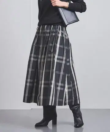 UNITED ARROWS 체크 무늬 플레어 스커트