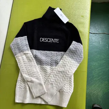 DESCENTE 골프용 터틀넥 스웨터 M 사이즈