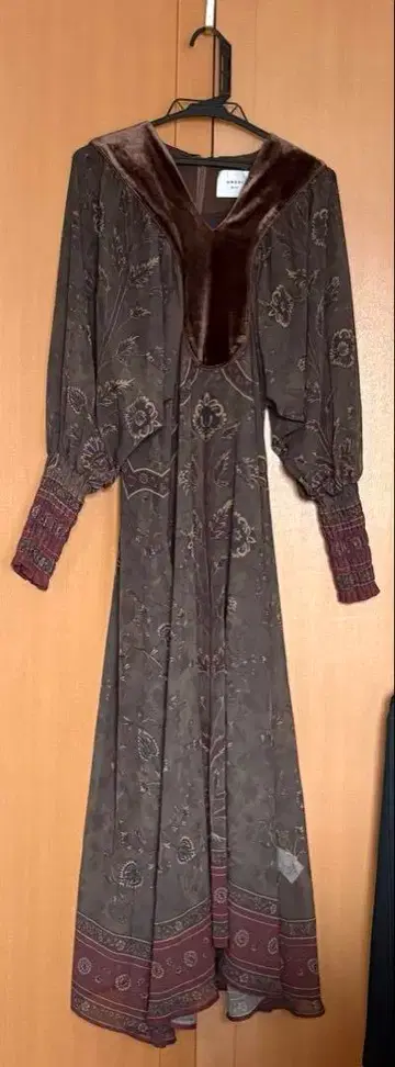 AMERI VELOUR DOCKING SCARF DRESS