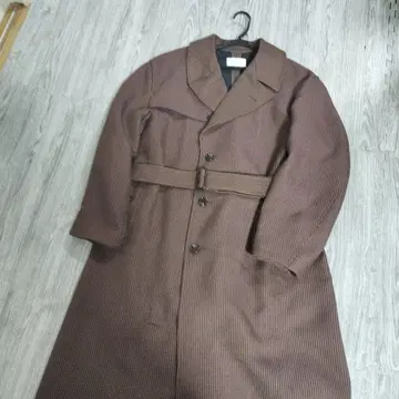 인헤릿 벨트 부착 트렌치코트