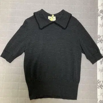 UNITED ARROWS 카라 부착 반팔 니트 다크 그레이