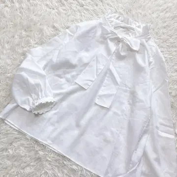2025SS 보르지 그로스암젠 프릴 칼라 블라우스
