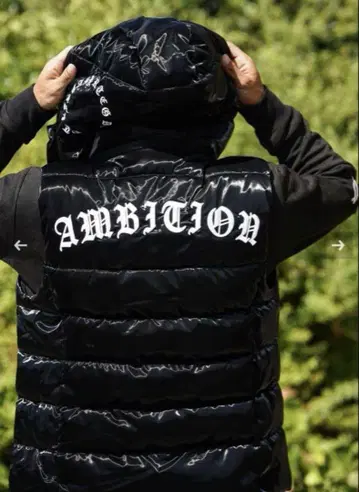 AMBITION 로고 블랙 퀼팅 베스트