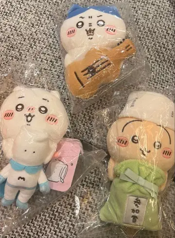 치이카와 데스크탑에서 지켜보는 걸이형 봉제 인형