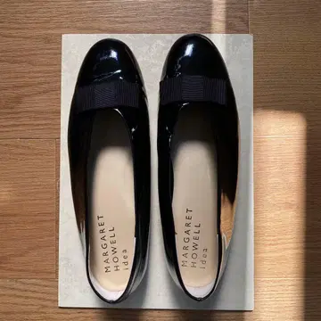 마가렛호웰 리본 플랫슈즈 블랙 24cm 에나멜