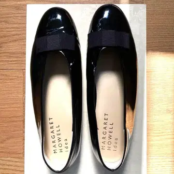 마가렛호웰 리본 플랫슈즈 블랙 24cm 에나멜