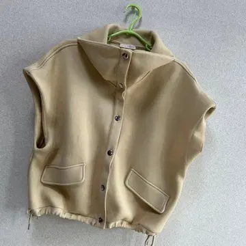 ZARA 베이지 슬리브리스 베스트 버튼 포함 새상품 미사용