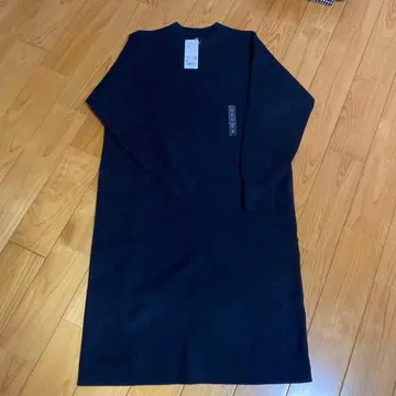 택 포함 미사용 새상품 [ UNIQLO ] 블랙 니트 원피스 긴팔