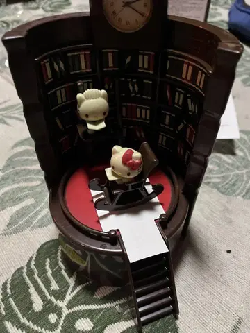 레어 헬로키티 도서관풍 옛날 시계