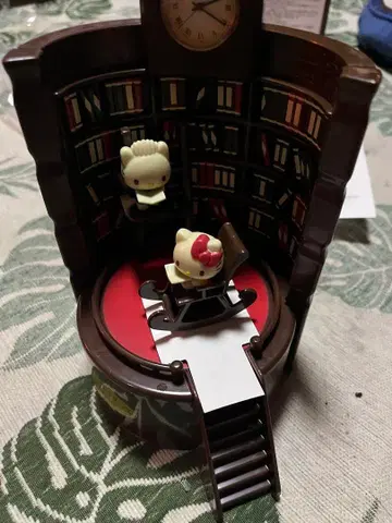 레어 헬로키티 도서관풍 옛날 시계