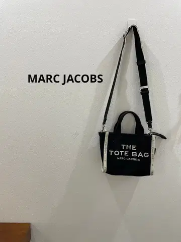MARC JACOBS 더 토트 백 블랙