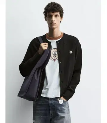 택 포함 새상품 ZARA 미키마우스 패치 가디건 XL 사이즈 블랙 색상