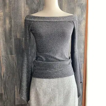 BCBG MAXAZRIA 미사용 새상품 상의 벨 슬리브 블랙 x 실버