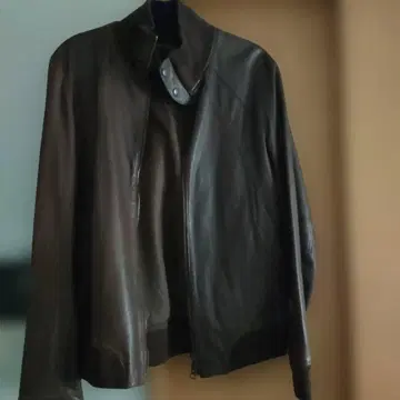 And A 다크 브라운 가죽 자켓