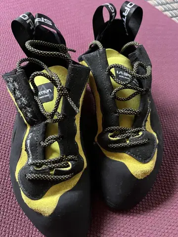 La Sportiva 클라이밍 신발 블랙/옐로우 컬러