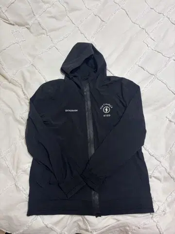 블랙 나일론 자켓과 팬츠 세트