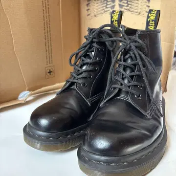 일요일 세일 닥터마틴 블랙 가죽 부츠