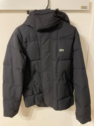 LACOSTE 블랙 다운 자켓 후드 부착