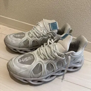 LI-NING 화이트 스니커즈