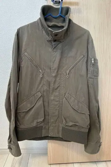 올리브 그린 밀리터리 자켓 BEAMS