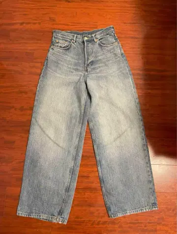 weekday astro baggy jeans 28/32