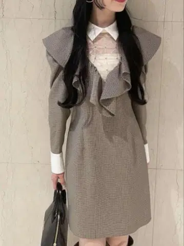 카라 부착 미니 원피스 브라운