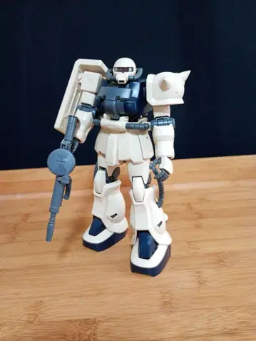 자쿠 1/100 건담 시리즈 모빌슈트