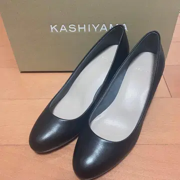 KASHIYAMA 블랙 펌프스