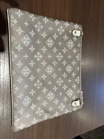 러셋 그레이 화이트 패턴 파우치