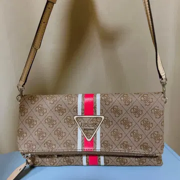 GUESS 스트라이프 숄더백