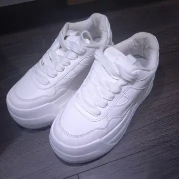 ZARA 화이트 통굽 스니커즈
