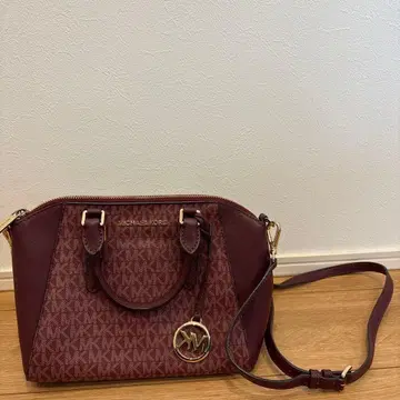 MICHAEL KORS 버건디 숄더백