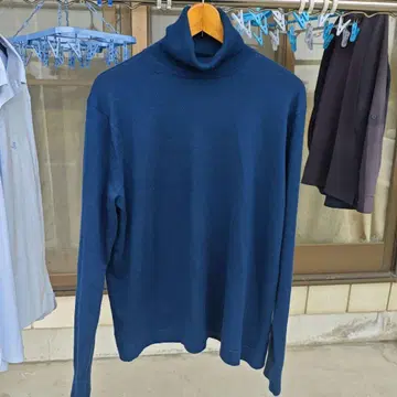 +J Uniqlo Blue Cashmere Turtle-Neck Knit