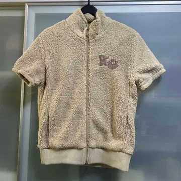 키스 온 더 그린 베이지 플리스 집업 스웨터