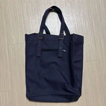 네이비 토트백 앞면 지퍼 포켓 부착