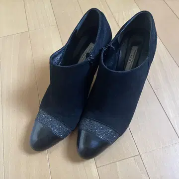 한큐 백화점에서 구매 블랙 스웨이드 부티 글리터 힐