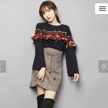 릴리 브라운 리본 프린지 부착 풀오버 네이비