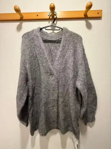 CELFORD 그레이 버튼 가디건