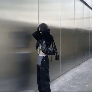 Melt the lady round overall