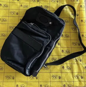 페리지 Felisi 바디백 블랙