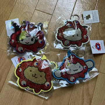 미야쿠미야쿠 콜라보 산리오 반짝반짝 가죽 키링 4개 세트