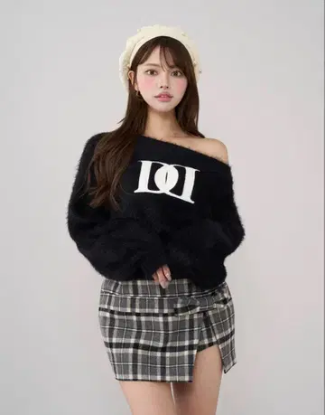 Darich DD 로고 원숄더 니트탑 블랙