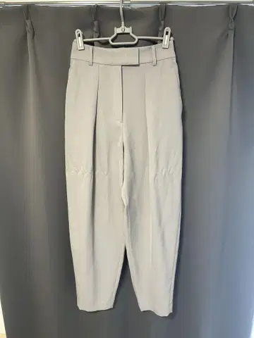 PLST 슬랙스