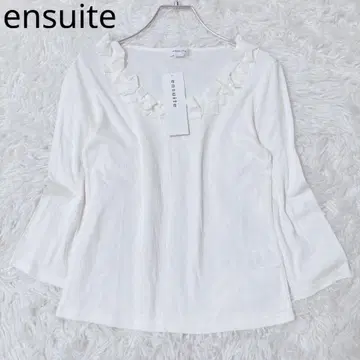 스위트 블라우스 프릴 V넥 화이트 리브 오피스 캐주얼