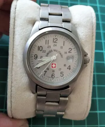 SWISS MILITARY 아날로그 손목시계 실버