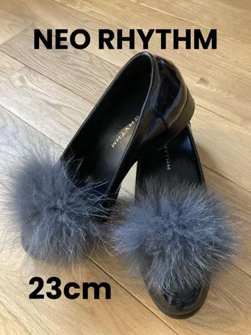 퍼 달린 블랙 플랫슈즈