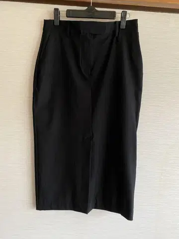 ZARA 블랙 미디 스커트 슬릿