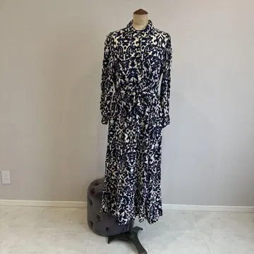 네이비와 화이트의 긴팔 셔츠 원피스 ZARA