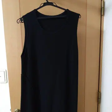 요건 레일 블랙 슬리브리스 롱 니트 원피스