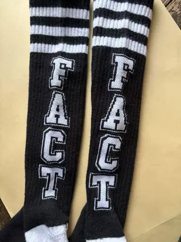 FACT 착용 1회!!! 발등에 보풀 있음!!